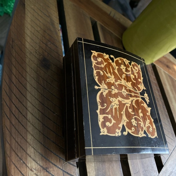 Italian Inlay Music Box - Picture 8 of 8